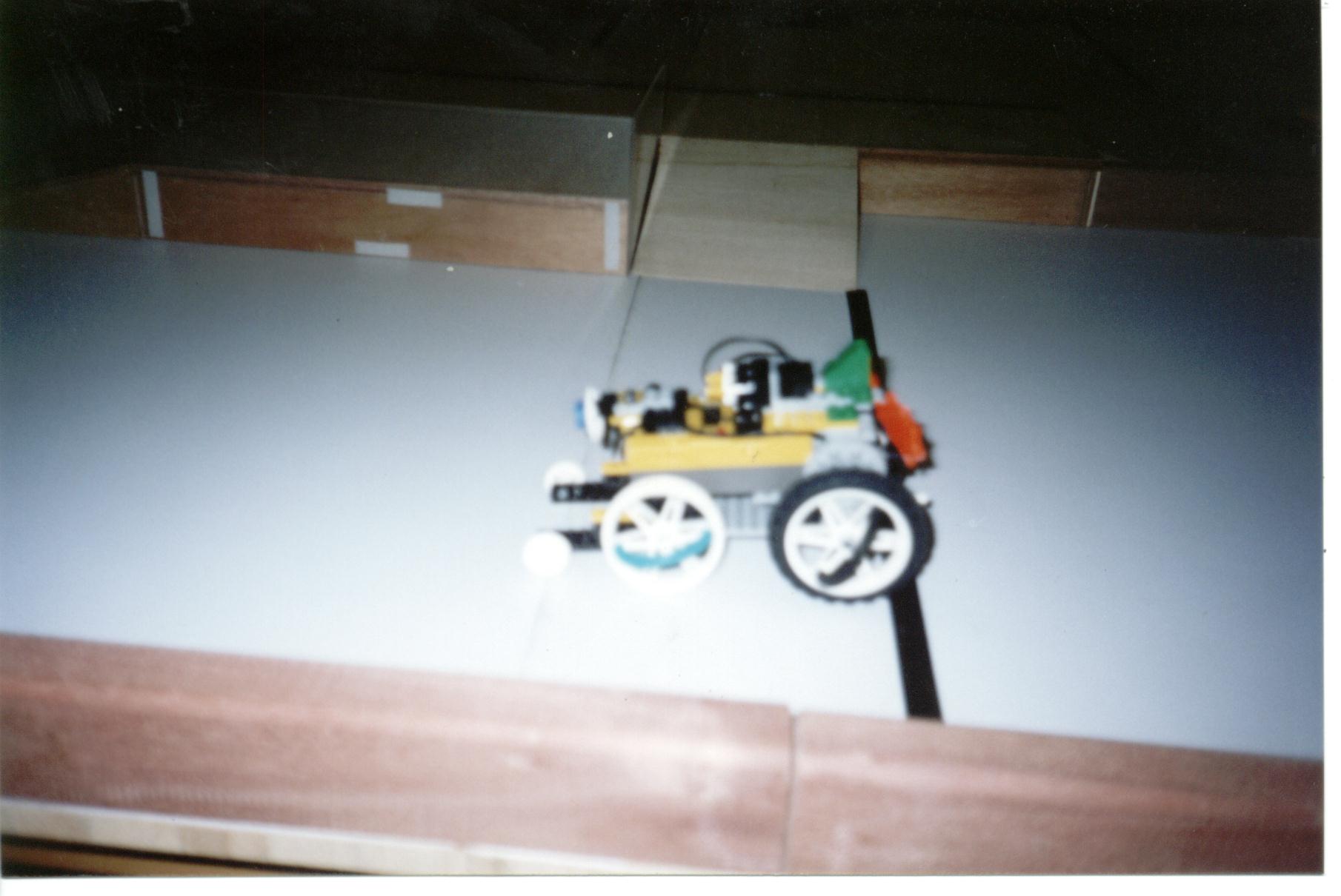 robot10.jpg (155136 bytes)