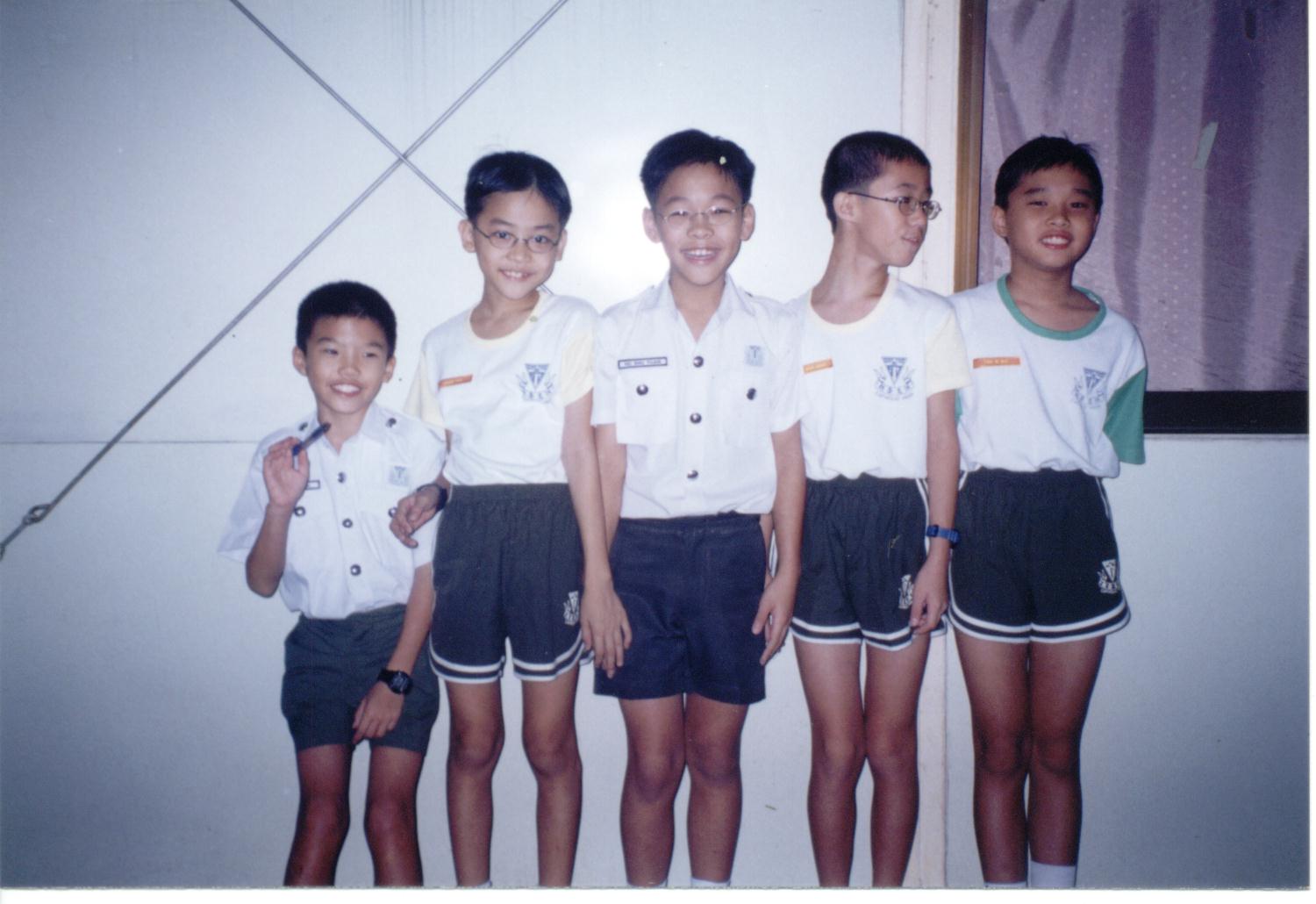 robot2.jpg (137947 bytes)