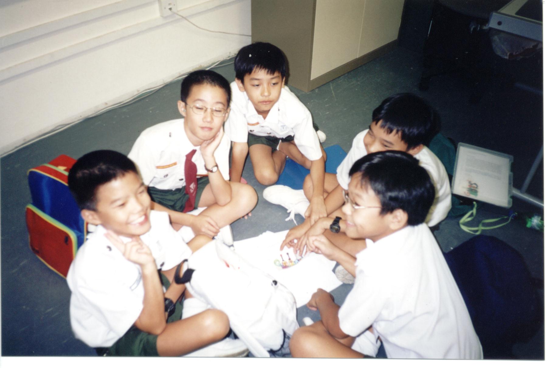 robot3.jpg (185883 bytes)